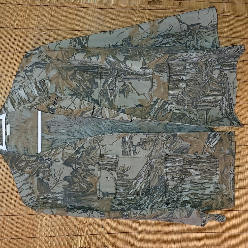 Vintage.  Made in USA. REALTREE. Duck Camo. Button up. Size XL
